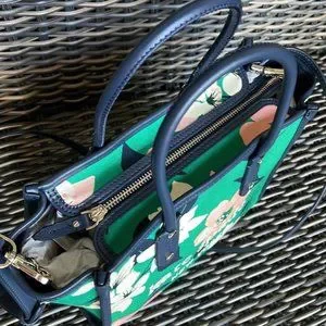 バッグ kate spade lily blooms can small tote m_626406396f6c91e6d1a2d2ef.jpeg